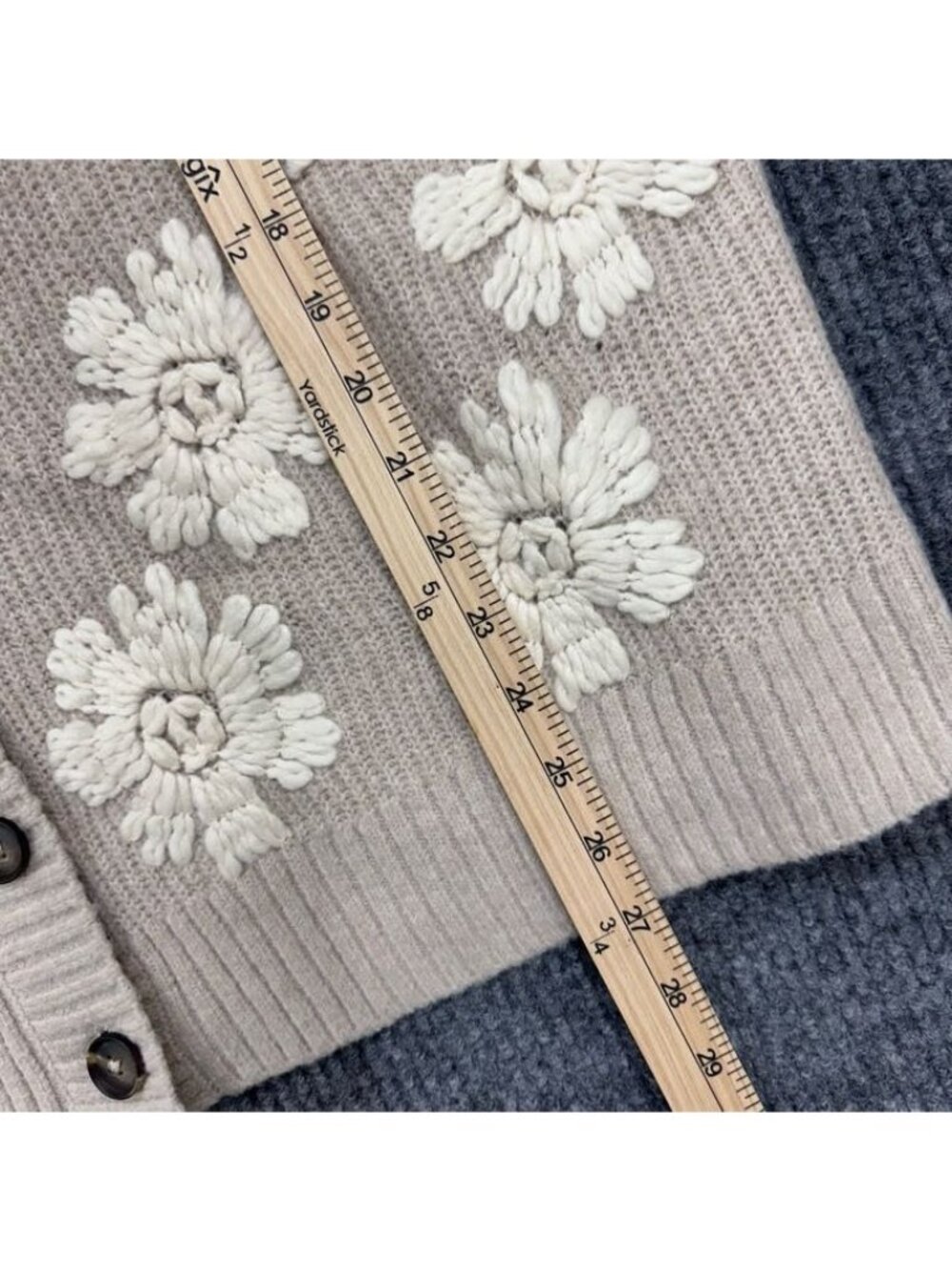 Torrid Vegan Cashmere Vneck Cardigan Floral Button Up Sweater 44445410 Womens 1X - Picture 6 of 9